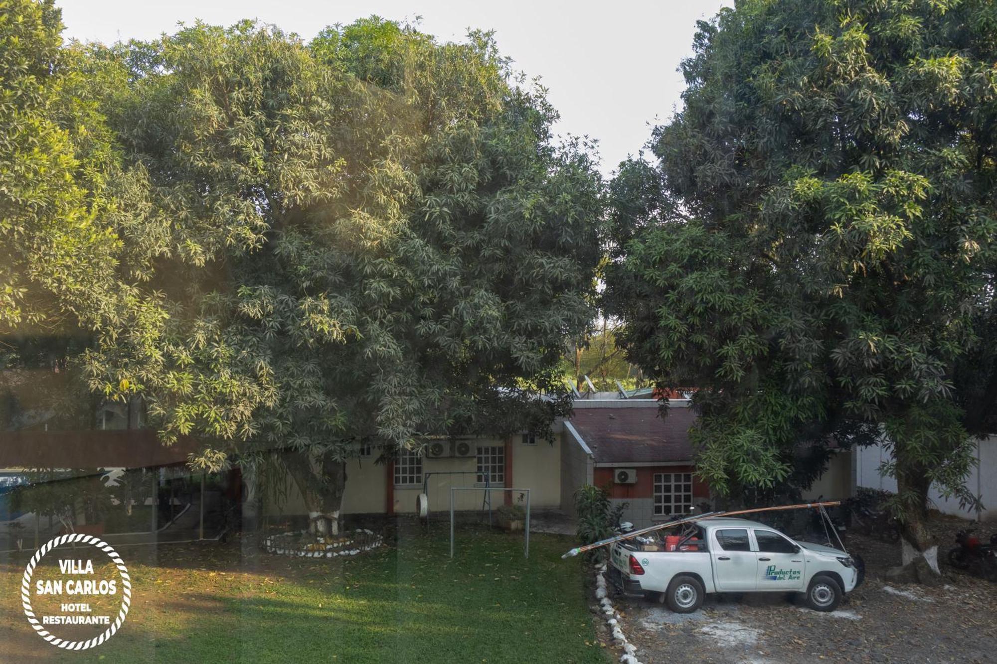 Villa San Carlos Retalhuleu Buitenkant foto